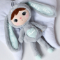 Preview: Kuscheliger Hase in grau/mintgrün von Metoo, ideal für Babys und kleine Kinder, mit personalisierbarem Design und weichem Plüschmaterial.