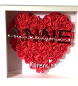Preview: Personalisierter 3D Rosenrahmen Herz mit Kunstrosen, personalisiert mit dem Text „Anne, seni seviyorum“ (Mama, ich liebe dich), ideal als Muttertagsgeschenk, aus hochwertigem Holz und Acrylglas, mit realistischen Kunstrosen in Herzform und 3D-Effekt.
