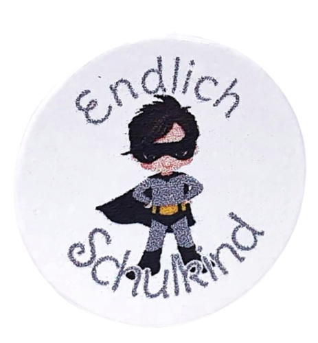 Runde Holzperle mit “Endlich Schulkind” & Superhelden-Motiv – perfektes Accessoire für Rechenketten und Einschulungsgeschenke.