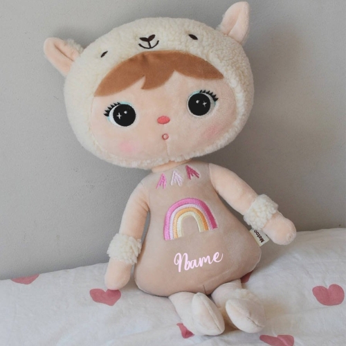 Beige Lama-Puppe, stehend, mit Regenbogen und individuell personalisiertem Namen auf dem Bauch