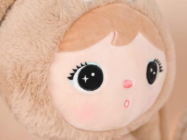 Weicher Hase in Karamell und Hellbeige, personalisiert mit Namen und Geburtsdaten, perfektes Geschenk für Babys
