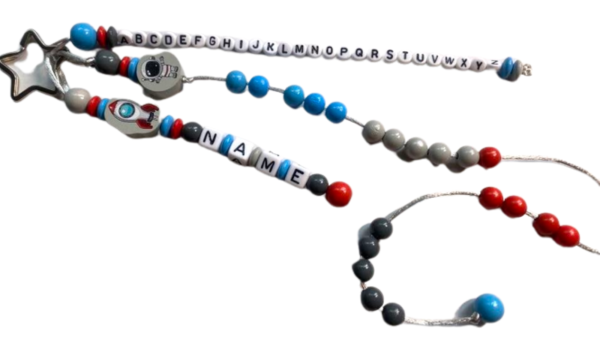 Personalisierte Rechenkette im Astronauten-Design mit Weltall-Motiv, ideal zur Einschulung