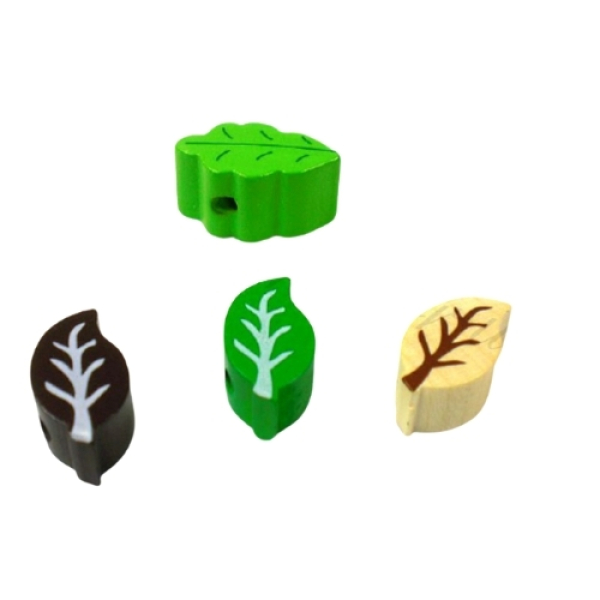 Vier verschiedene Holzperlen in Blattform in Grün, Braun und Natur. Ideal als dekorative Elemente für Schnullerketten, Greiflinge oder andere Baby-Accessoires.
