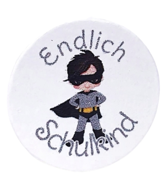 Runde Holzperle mit 'Endlich Schulkind' und Superhelden-Motiv für Rechenkette und Einschulungsgeschenk
