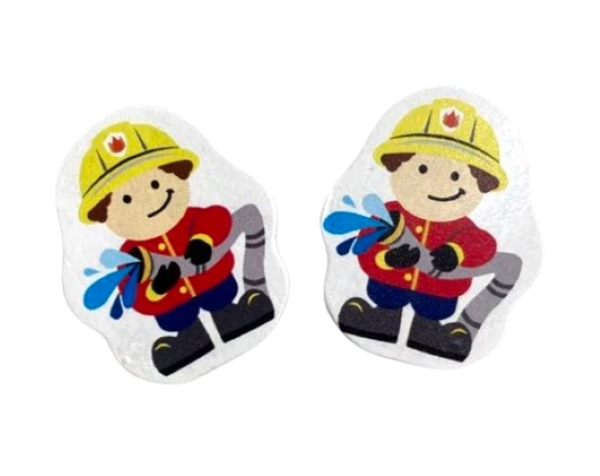 Feuerwehrmann-Motiv für personalisierte Baby-Schnullerkette – Detailaufnahme