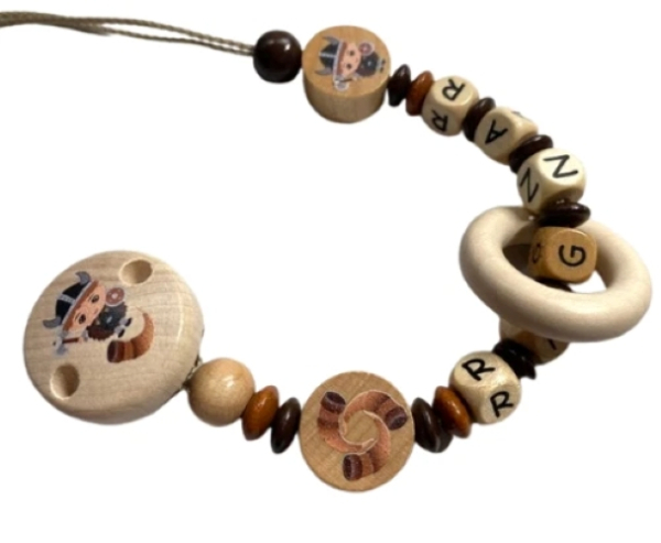Schnullerkette mit Wikingermotiven, Holzring in Natur, hellbraun und dunkelbraun – personalisierbares Babyaccessoire