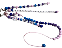 Personalisierte Rechenkette mit Namen - maritimes Design mit Seepferdchen-und Seestern Motiv in blau & lila. Perfektes Geschenk zur Einschulung und zum spielerischen Zahlen lernen.