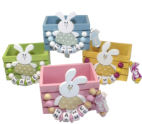 Osterkorb aus Holz mini, mit Hasenapplikation und Namensanhänger für Kinder