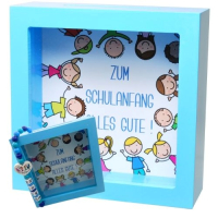 Personalisierte Spardose im Bilderrahmen-Stil mit Namensband und Herz-Anhänger 'Ich bin ein Schulkind